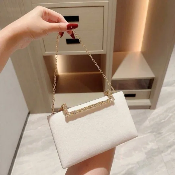 💎 Embellished Clutch 💎 - Picture 5 of 6